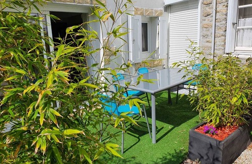 Treffiagat House | Maison typique pour 4 personnes, jardin clos et fleuri, proche plage