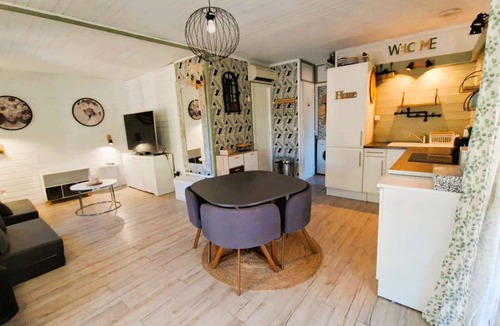 Gassin Ski Chalet | Maison une chambre climatisée proche de St Tropez