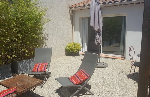 Greoux-les-Bains House | Maisonnette with Private Terrace and Wi-Fi in Gréoux-les-Bains