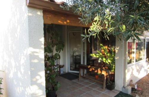 Les Gonds Bed & Breakfast | MARANATHA