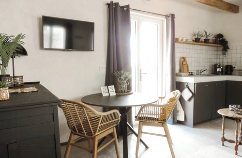 Mur-de-Barrez House | Medieval charm meets valley views in Aveyron