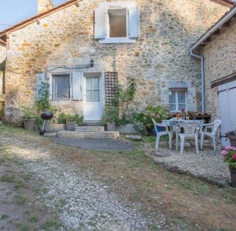 Montbron House | Menet