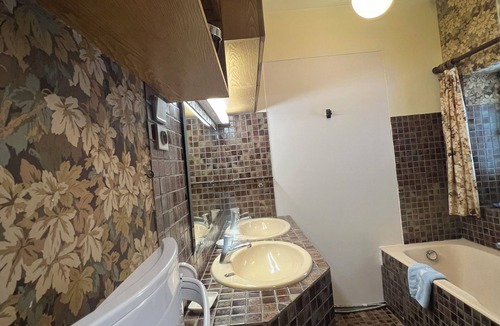 Auch Bed & Breakfast | Middle room with shared bathroom