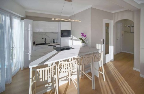 Carnot Apartment | Mimosa 2BR 2Bath Parking - Walk to Palais & Beach