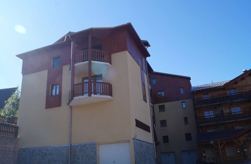 Le Sauze Apartment | Mini T2 with balcony and parking at the slopes