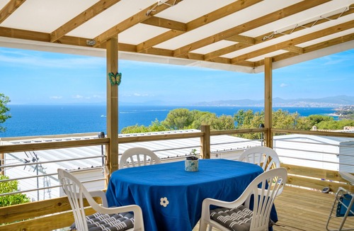 Le Dramont House | Mobil-Home Baia with Sea View and Private Terrace