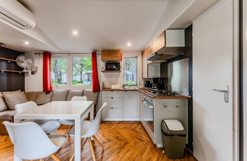 Gastes House | Mobile Home 'Badji': Shared Terrace, Private Garden & Air Conditioning in Gastes