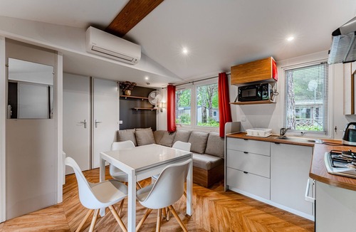 Gastes House | Mobile Home 'Badji': Shared Terrace, Private Garden & Air Conditioning in Gastes