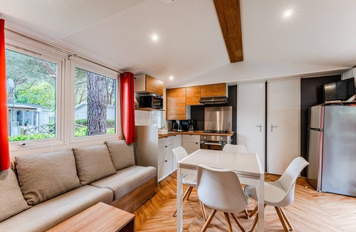 Gastes House | Mobile Home 'Badji': Shared Terrace, Private Garden & Air Conditioning in Gastes