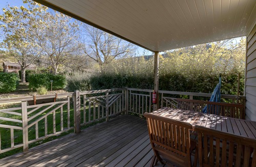 Roquefeuil House | Mobile Home 'Climatisé 4 Pers' with Shared Terrace, Private Garden and Wi-Fi