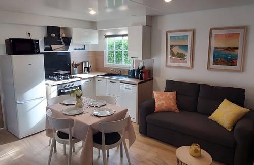 Tregastel House | Mobile Home 'Côte de Granit Rose' with Shared Pool, Private Terrace & Garden, "Ty Men Roz"