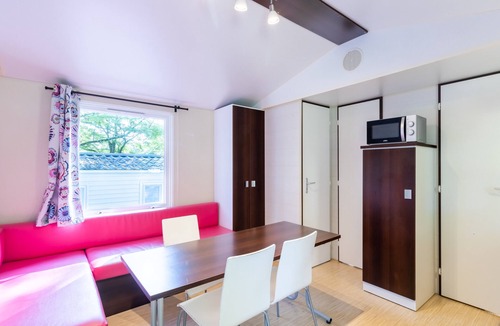 Saint-Pompont House | Mobile Home 'Du Bonheur' with Shared Pool, Private Terrace and Wi-Fi