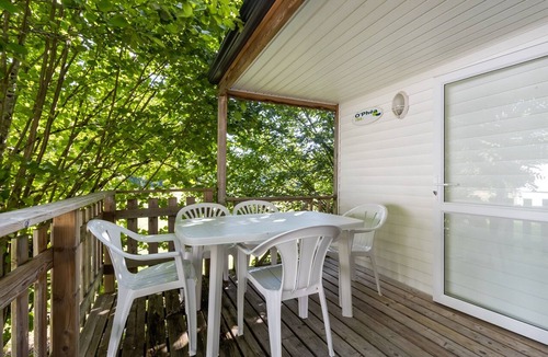 Saint-Pompont House | Mobile Home 'Du Soleil' with Shared Pool, Private Terrace and Wi-Fi