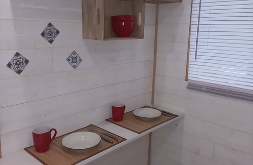Cast House | Mobile Home 'Katy - 15mins Plages Et Douarnenez' with Shared Garden
