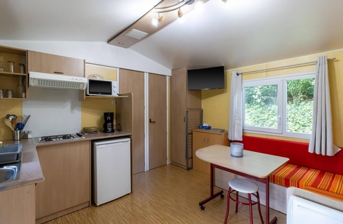 Saint-Pompont House | Mobile Home 'Le Chene' with Shared Pool, Private Terrace and Private Garden