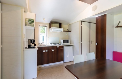 Saint-Pompont House | Mobile Home 'Le Panoramique' with Shared Pool, Private Terrace and Wi-Fi