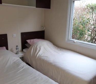 Pont-l'Abbe Ski Chalet | Mobile Home on a Residential Campsite