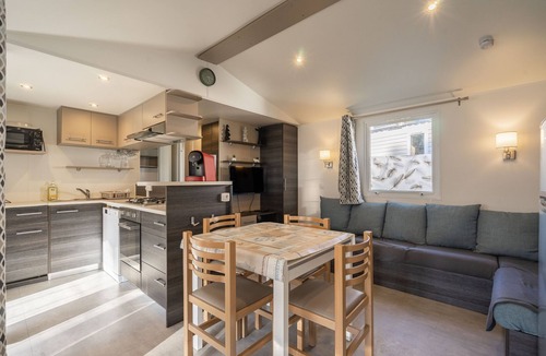 Les Mathes House | Mobile Home 'Siblu Bonne Anse Mobilhome 510' with Private Terrace and Air Conditioning
