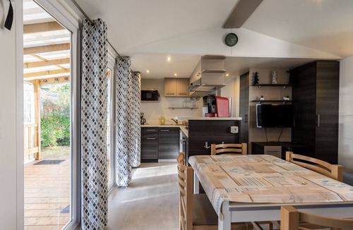 Les Mathes House | Mobile Home 'Siblu Bonne Anse Mobilhome 510' with Private Terrace and Air Conditioning