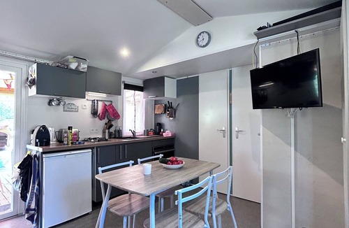 Pierrefeu-du-Var House | Mobilhome with jacuzzi, swimming pool in the residence