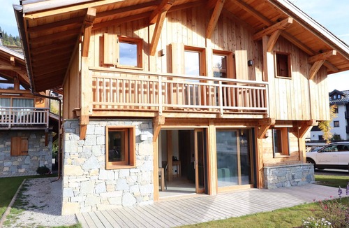 Les Gets Ski Chalet | Modern Chalet, South-Facing, 600m to Village and Slopes