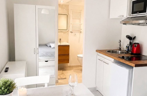 Saint-Pierre Bed & Breakfast | Modern cocoon in Brest Italian shower and sea
