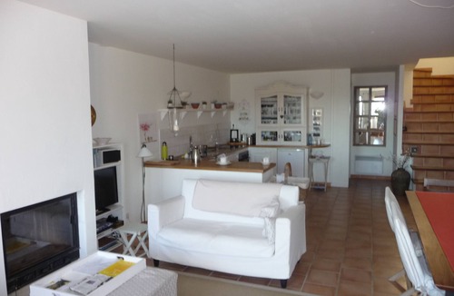 Sablet House | Modern, comfortable house located on the medieval city wall