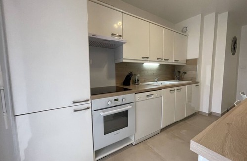 Le Cannet Apartment | Modern renovated 2-bedroom apartment in a quiet area, 3km from La Croisette and from the air-conditioned beaches