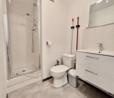 Secteur 1 Apartment | Modern Studio - Free Parking, Near Train Station & Downtown