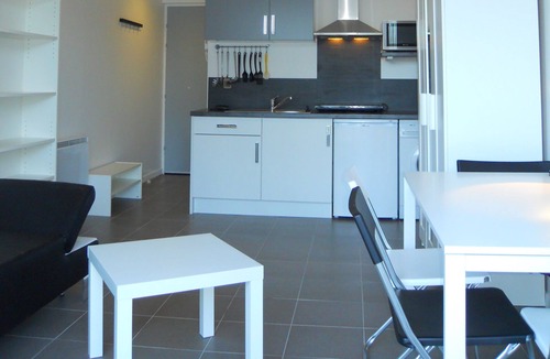 Les Baumettes Apartment | modern studio with south-facing terrace, WiFi, 700 m to the beach, all shops