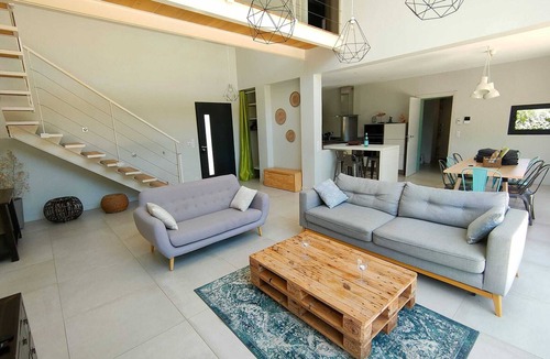 Le Collet Villa | Modern Villa With Pool Near Valbonne