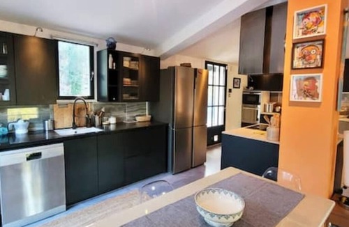 Vidauban Villa | Modern villa with pool and views of the Var hills.