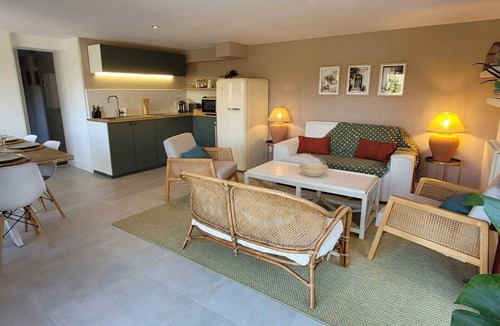 Vidauban Villa | Modern villa with pool and views of the Var hills.