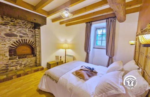 Saint-Christophe-du-Luat House | Mortin