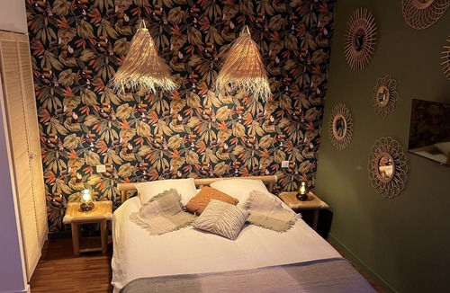 Beauvallon Bed & Breakfast | Near Valence in the quiet countryside, guest room with private jacuzzi