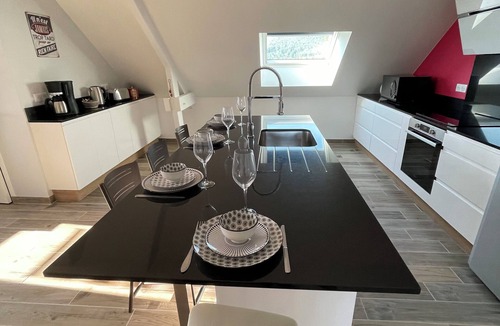 La Feuillade Apartment | New, air-conditioned house on 1st floor with private pool, quiet location