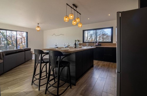 Loucrup House | New house facing the Pyrenees