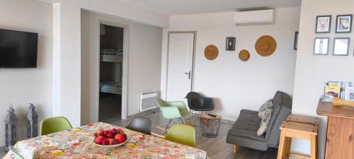 Le Rouret House | Nice A-C apartment for 6 between the sea and the mountain