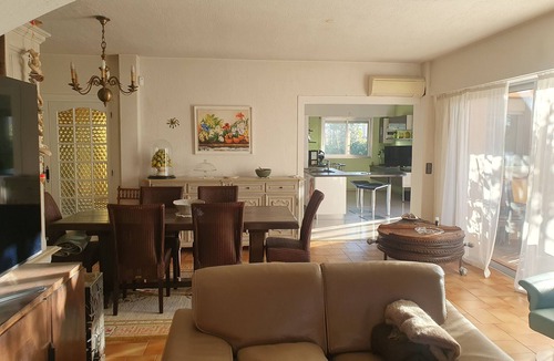 Fabron Villa | Nice and its Promenade des Anglais just 5 minutes away.