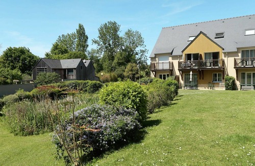 Saint-Briac-sur-Mer Apartment | Nice apartment for 4 guests with WIFI, pool, TV, terrace and pets allowed