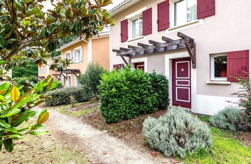Barbaste Apartment | Nice apartment for 4 people with pool, WIFI, TV, balcony, pets allowed and parking
