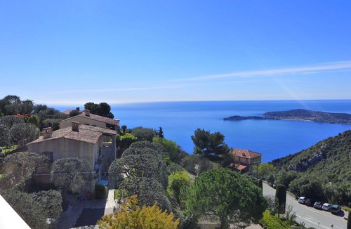 Eze Apartment | Nice apartment for 5 people with pool, WIFI, A/C, TV and terrace