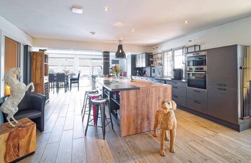 Saint-Martin-de-Crau House | Nice home in Saint Martin De Crau