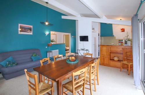Bourdeaux House | Nice home in Bourdeaux with kitchen