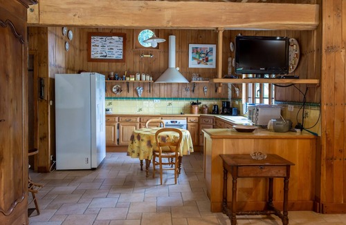 Lonnes House | Nice home in Lonnes with heated swimming pool