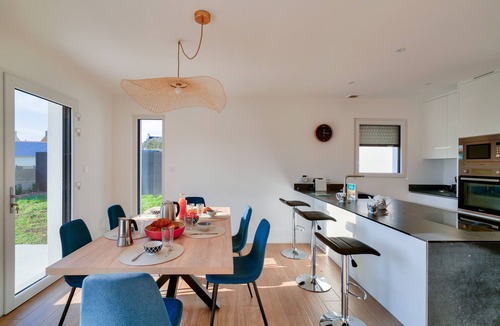 Saint-Guenole House | Nice house for 8 - 950m from the beach & harbour