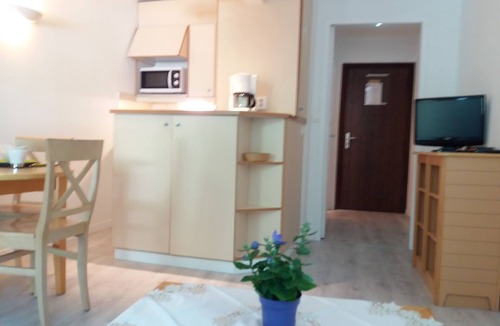 Fabron Apartment | Nice studio in residence with swimming pool 700m from the beach