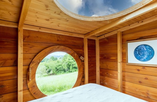 Auriac-du-Perigord Cabin | Null 'Cabane Aux Étoiles' with Shared Terrace and Private Garden