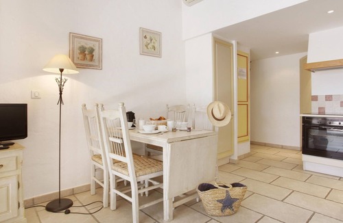 Gordes House | Odalys Référence La Bastide des Chênes by Interhome
