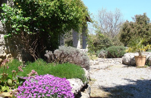 Labeaume House | Old stone house, comfortable, quiet, 1 km from the river, 3 stars